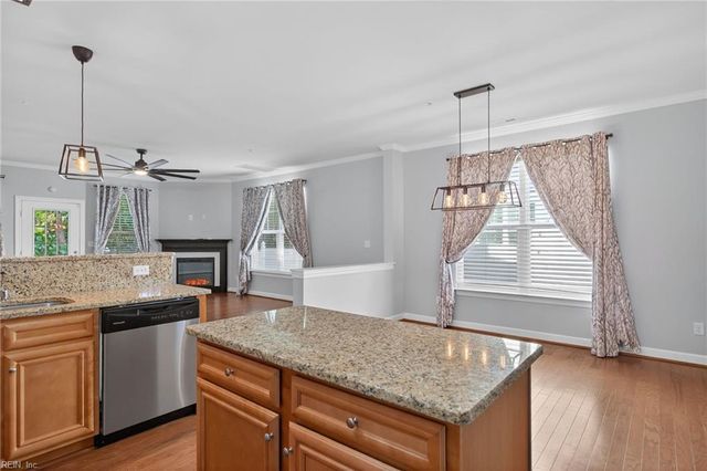 718 Albertine CT # 14A, Chesapeake, VA 23320