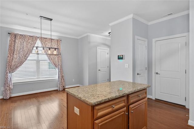 718 Albertine CT # 14A, Chesapeake, VA 23320