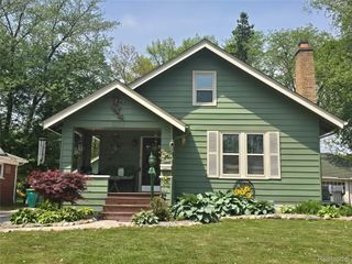 22911 Maple Avenue, Farmington, MI 48336