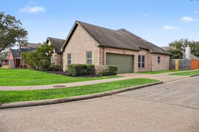 1601 Oak Place Court, Pearland, TX 77581