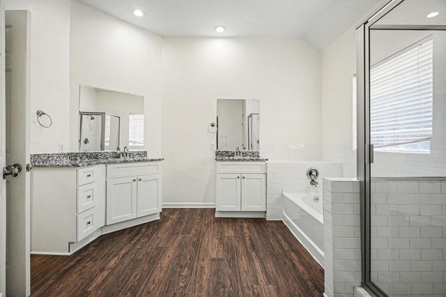 1601 Oak Place Court, Pearland, TX 77581