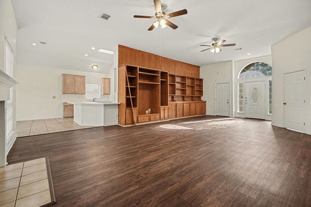 1601 Oak Place Court, Pearland, TX 77581