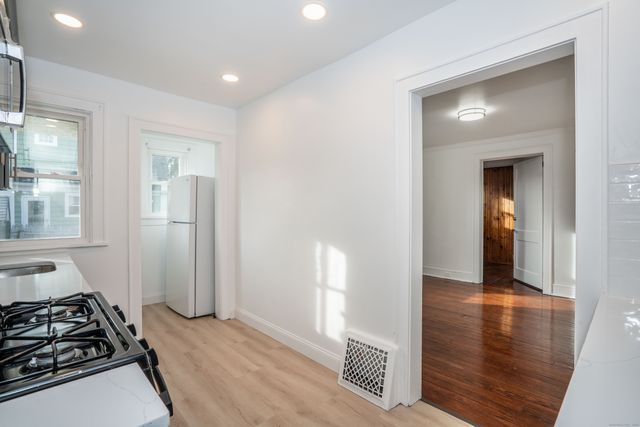 57 Washington Circle, West Hartford, CT 06119