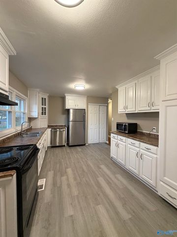 3010 Turf Avenue NW, Huntsville, AL 35816