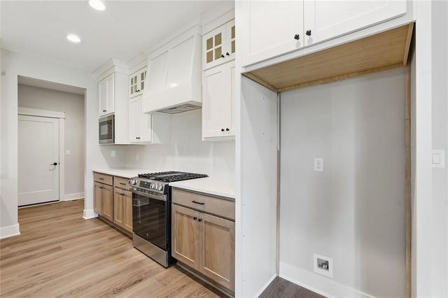 475 SE Walnut Woods Drive, West Des Moines, IA 50265