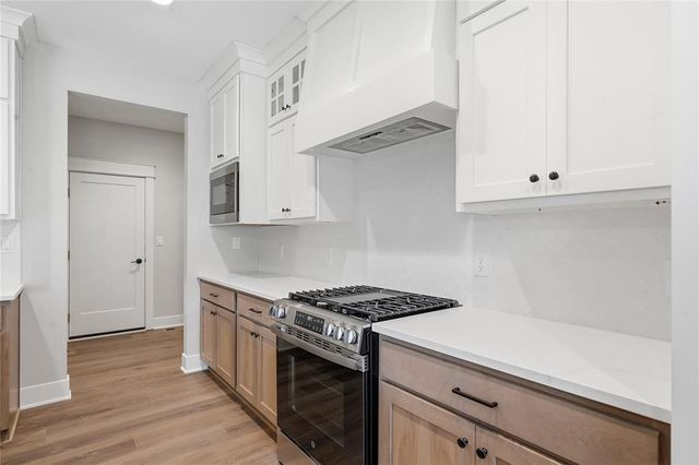 475 SE Walnut Woods Drive, West Des Moines, IA 50265