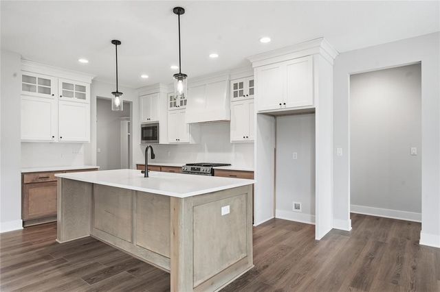 475 SE Walnut Woods Drive, West Des Moines, IA 50265