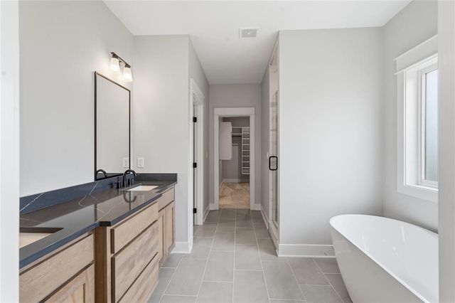 475 SE Walnut Woods Drive, West Des Moines, IA 50265