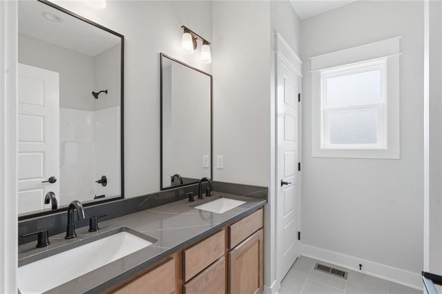 475 SE Walnut Woods Drive, West Des Moines, IA 50265
