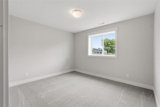 475 SE Walnut Woods Drive, West Des Moines, IA 50265