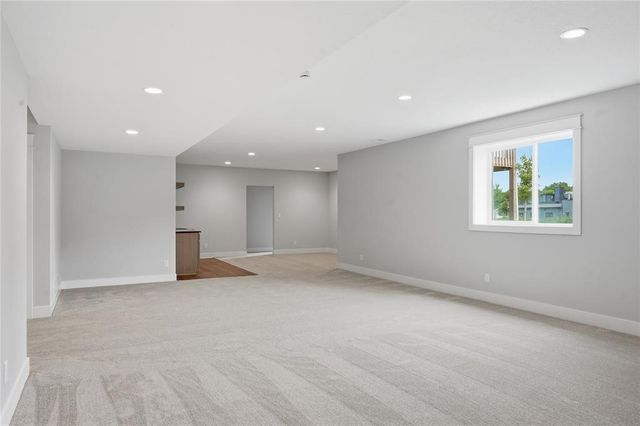 475 SE Walnut Woods Drive, West Des Moines, IA 50265