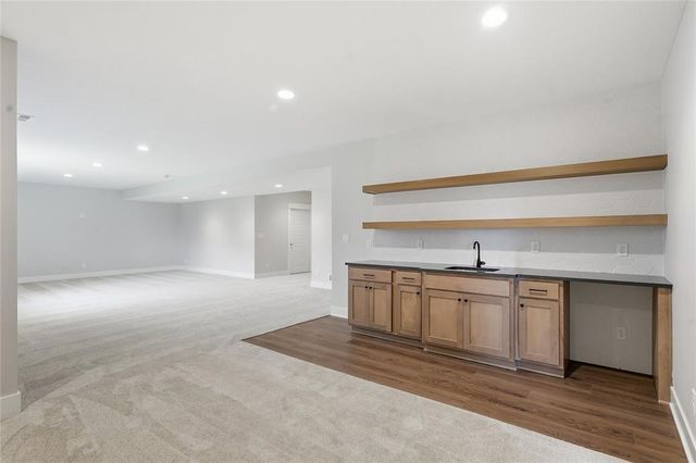 475 SE Walnut Woods Drive, West Des Moines, IA 50265
