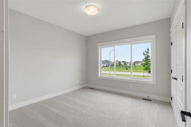 475 SE Walnut Woods Drive, West Des Moines, IA 50265