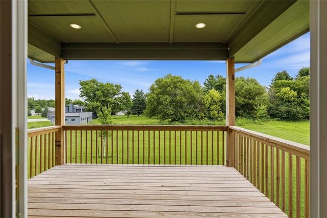475 SE Walnut Woods Drive, West Des Moines, IA 50265