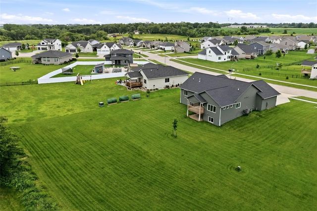 475 SE Walnut Woods Drive, West Des Moines, IA 50265