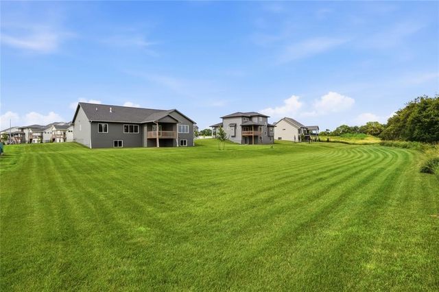 475 SE Walnut Woods Drive, West Des Moines, IA 50265