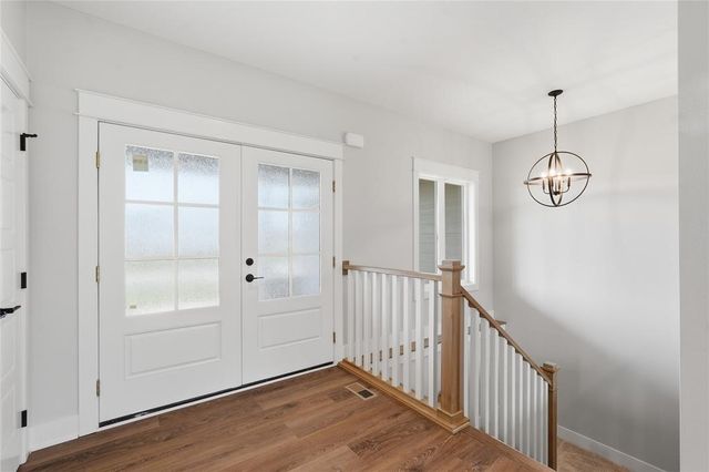 475 SE Walnut Woods Drive, West Des Moines, IA 50265