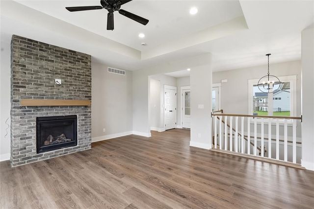 475 SE Walnut Woods Drive, West Des Moines, IA 50265