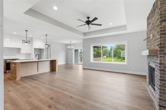 475 SE Walnut Woods Drive, West Des Moines, IA 50265