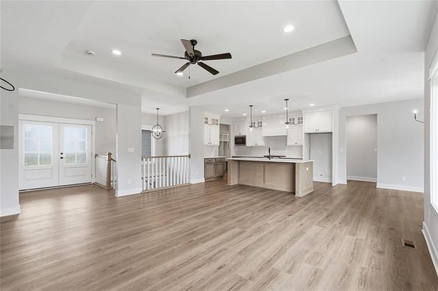 475 SE Walnut Woods Drive, West Des Moines, IA 50265