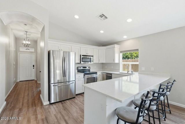 2829 E PARK VIEW Lane, Phoenix, AZ 85024