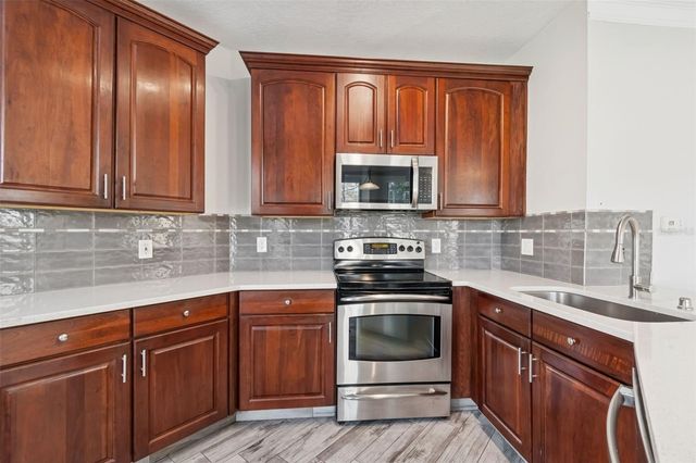 17932 VILLA CREEK DRIVE, Tampa, FL 33647