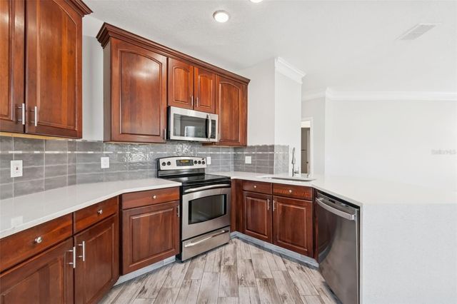 17932 VILLA CREEK DRIVE, Tampa, FL 33647