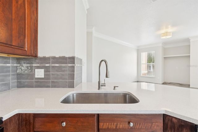 17932 VILLA CREEK DRIVE, Tampa, FL 33647