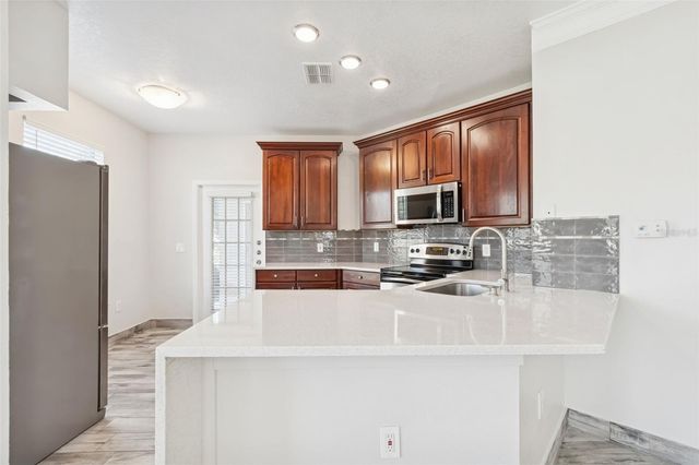 17932 VILLA CREEK DRIVE, Tampa, FL 33647