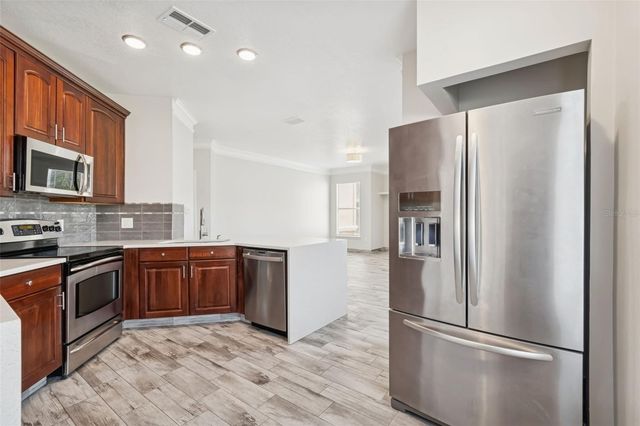 17932 VILLA CREEK DRIVE, Tampa, FL 33647