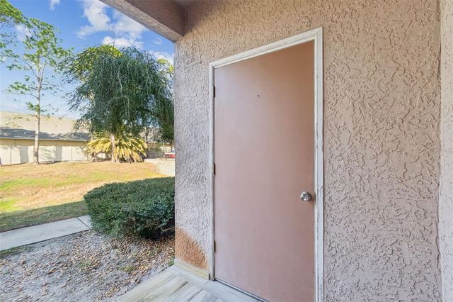 17932 VILLA CREEK DRIVE, Tampa, FL 33647