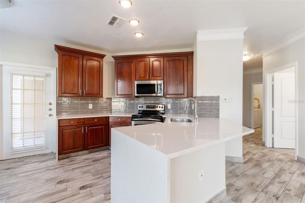 Image 14 of property listing at 17932 VILLA CREEK DRIVE, Tampa, FL 33647