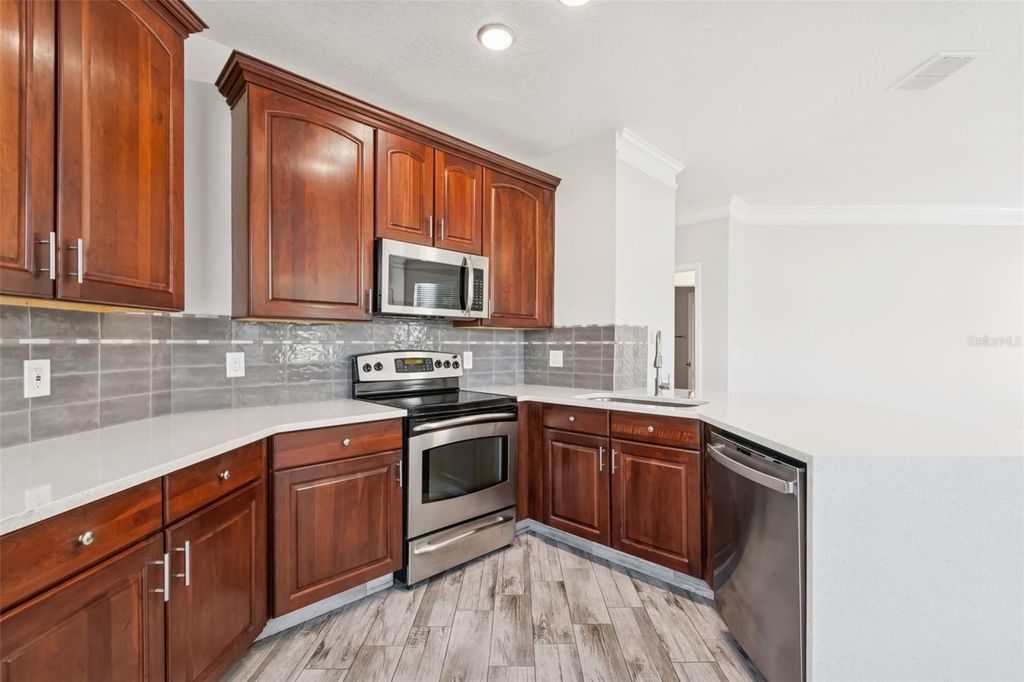 Image 17 of property listing at 17932 VILLA CREEK DRIVE, Tampa, FL 33647