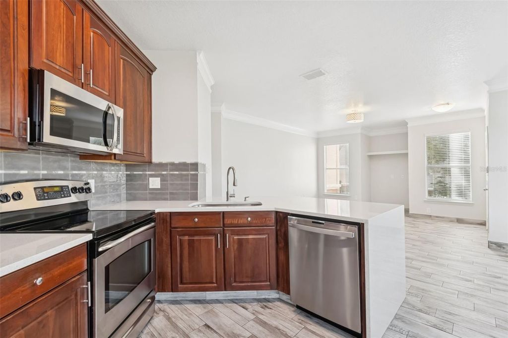 Image 18 of property listing at 17932 VILLA CREEK DRIVE, Tampa, FL 33647