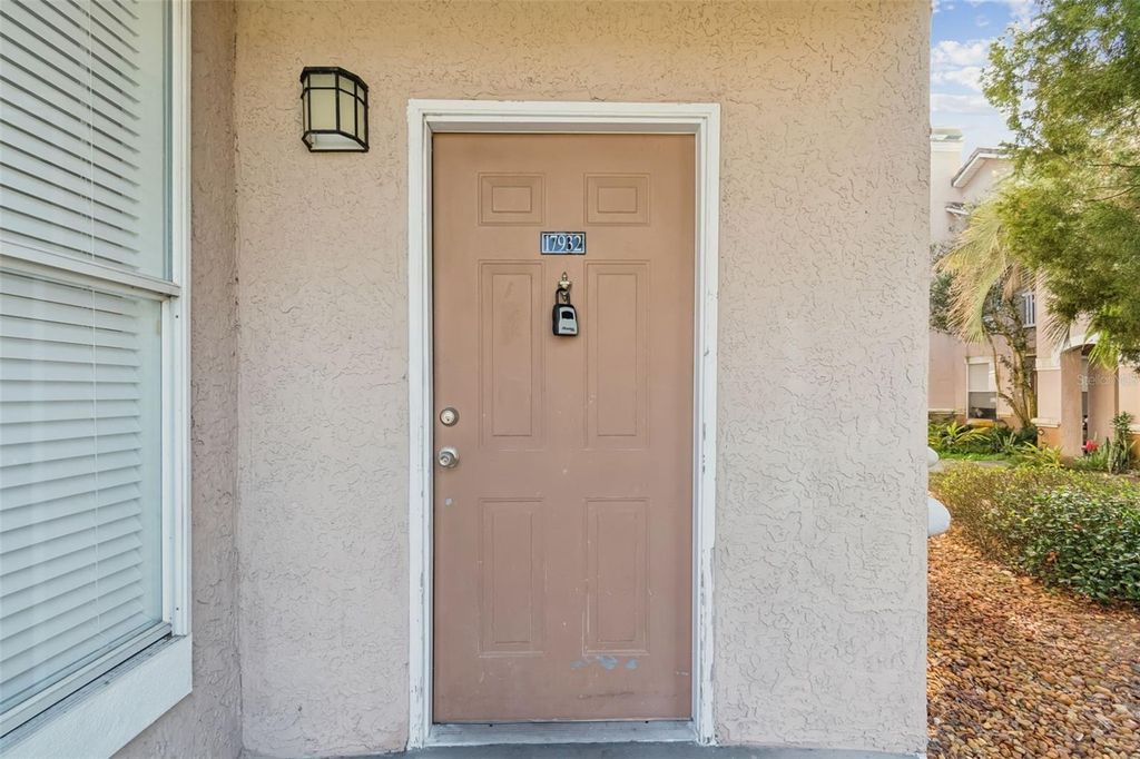 Image 3 of property listing at 17932 VILLA CREEK DRIVE, Tampa, FL 33647