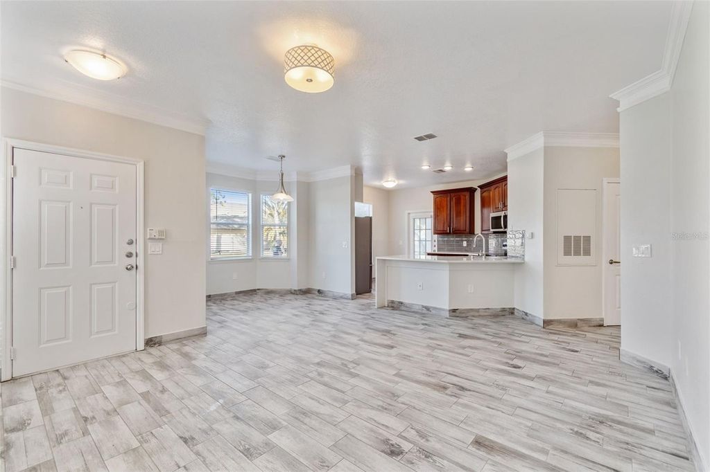 Image 24 of property listing at 17932 VILLA CREEK DRIVE, Tampa, FL 33647