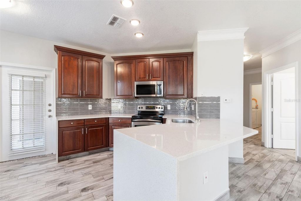 Image 27 of property listing at 17932 VILLA CREEK DRIVE, Tampa, FL 33647