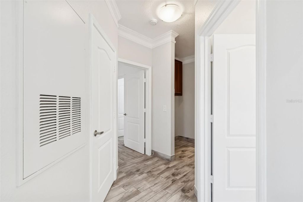 Image 28 of property listing at 17932 VILLA CREEK DRIVE, Tampa, FL 33647