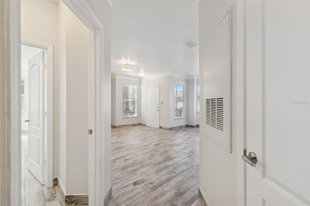 Image 29 of property listing at 17932 VILLA CREEK DRIVE, Tampa, FL 33647