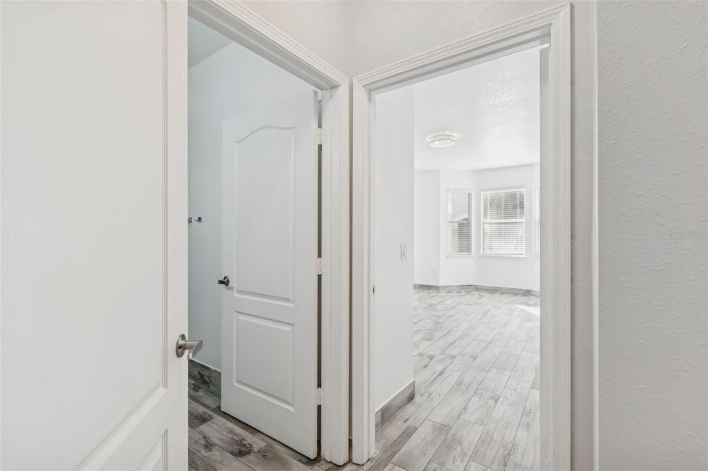 Image 32 of property listing at 17932 VILLA CREEK DRIVE, Tampa, FL 33647