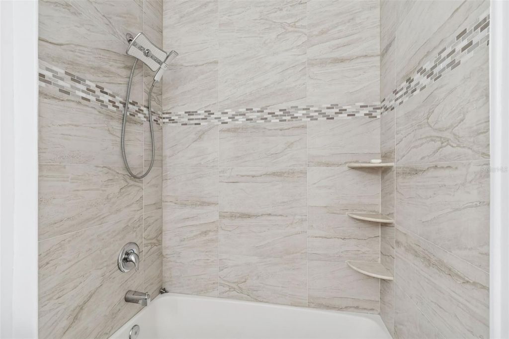 Image 34 of property listing at 17932 VILLA CREEK DRIVE, Tampa, FL 33647