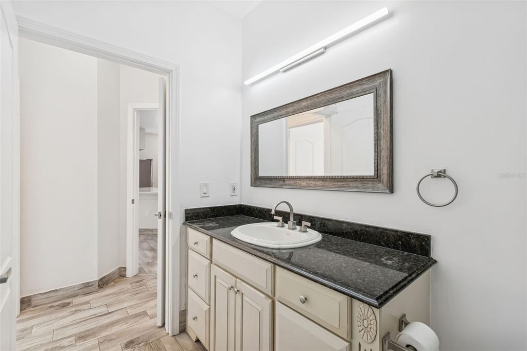 Image 35 of property listing at 17932 VILLA CREEK DRIVE, Tampa, FL 33647