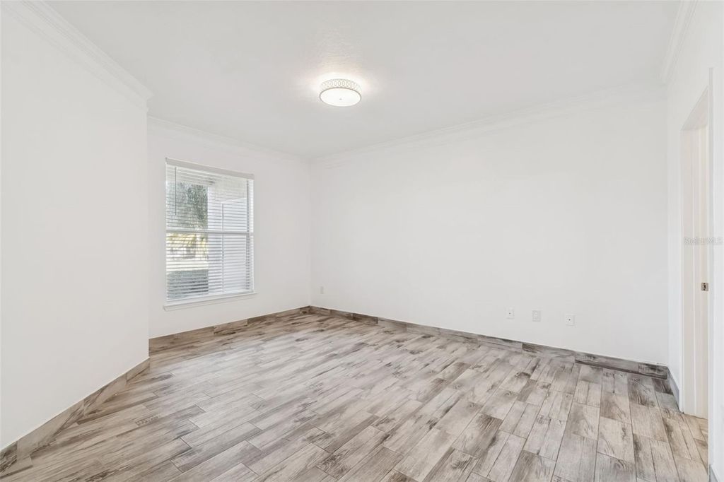 Image 40 of property listing at 17932 VILLA CREEK DRIVE, Tampa, FL 33647