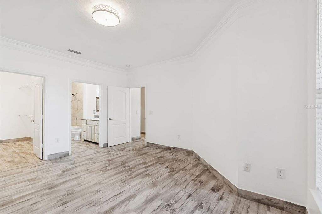 Image 42 of property listing at 17932 VILLA CREEK DRIVE, Tampa, FL 33647