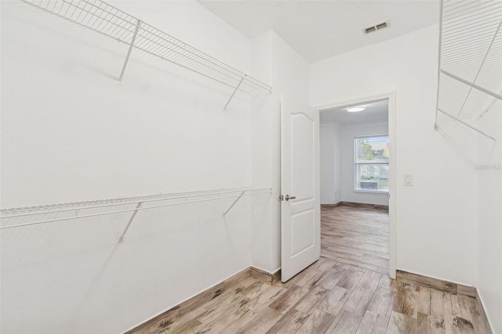 Image 43 of property listing at 17932 VILLA CREEK DRIVE, Tampa, FL 33647