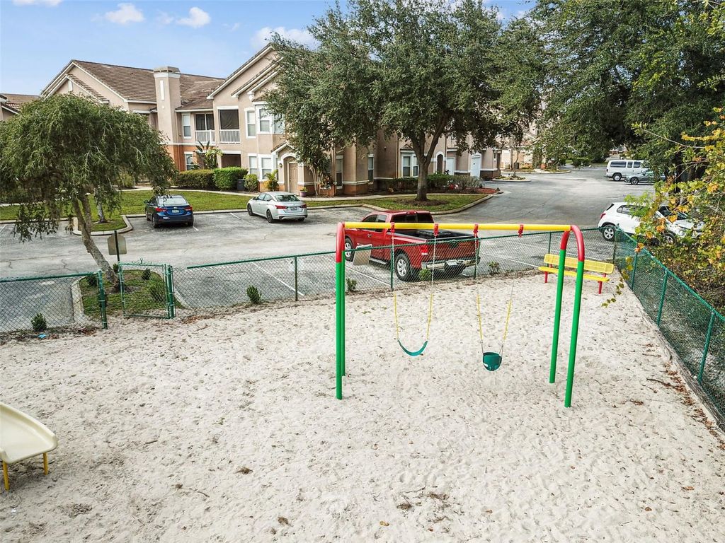 Image 55 of property listing at 17932 VILLA CREEK DRIVE, Tampa, FL 33647