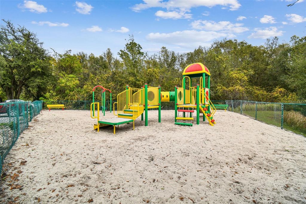 Image 60 of property listing at 17932 VILLA CREEK DRIVE, Tampa, FL 33647