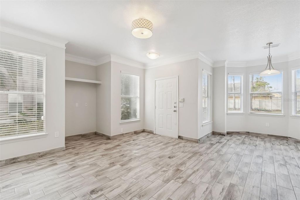 Image 7 of property listing at 17932 VILLA CREEK DRIVE, Tampa, FL 33647