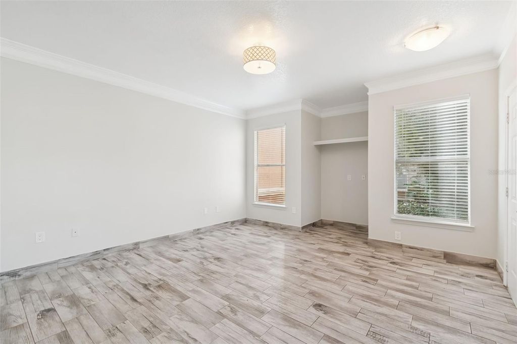 Image 8 of property listing at 17932 VILLA CREEK DRIVE, Tampa, FL 33647