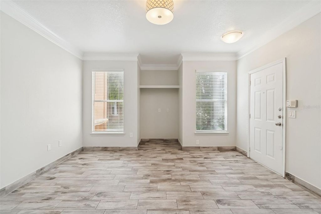 Image 9 of property listing at 17932 VILLA CREEK DRIVE, Tampa, FL 33647